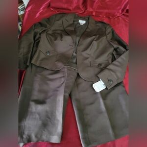Adrianna Papell Skorts Suit Size 16  Brown Missing Button but has a replacemen